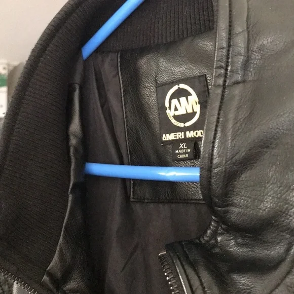 Men’s Leather Jacket - Picture 3 of 5